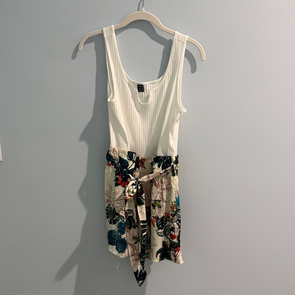Tropical Print women’s XL One Piece with Belt - never worn